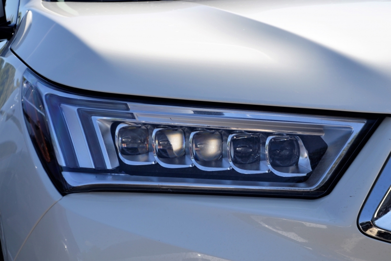 automobile-ESPARRON-min_acura-headlamp-2834131